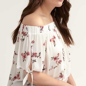Pennington’s In Every Story white floral off shoulder blouse size 2X.